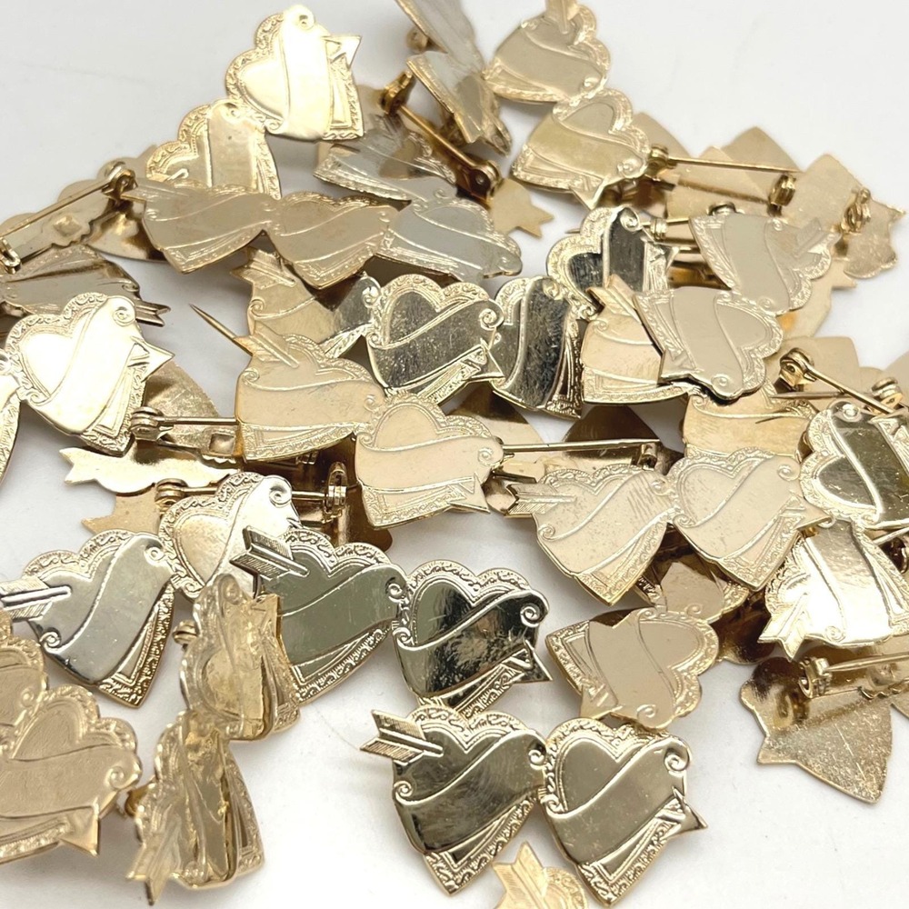 Lot of 20 Gold Tone Double Heart Arrow Lapel Pins Valentine Wedding Favors 1.25"